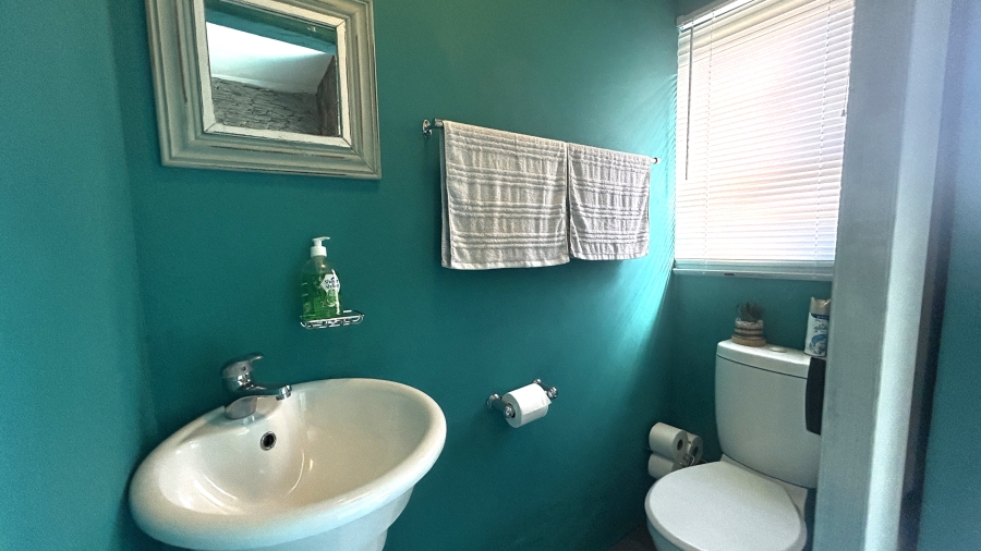 4 Bedroom Property for Sale in Sunningdale Western Cape